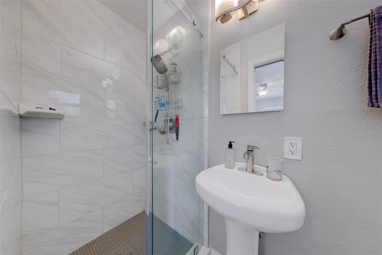 512 61st Street S, Saint Petersburg, FL 33707 Photo