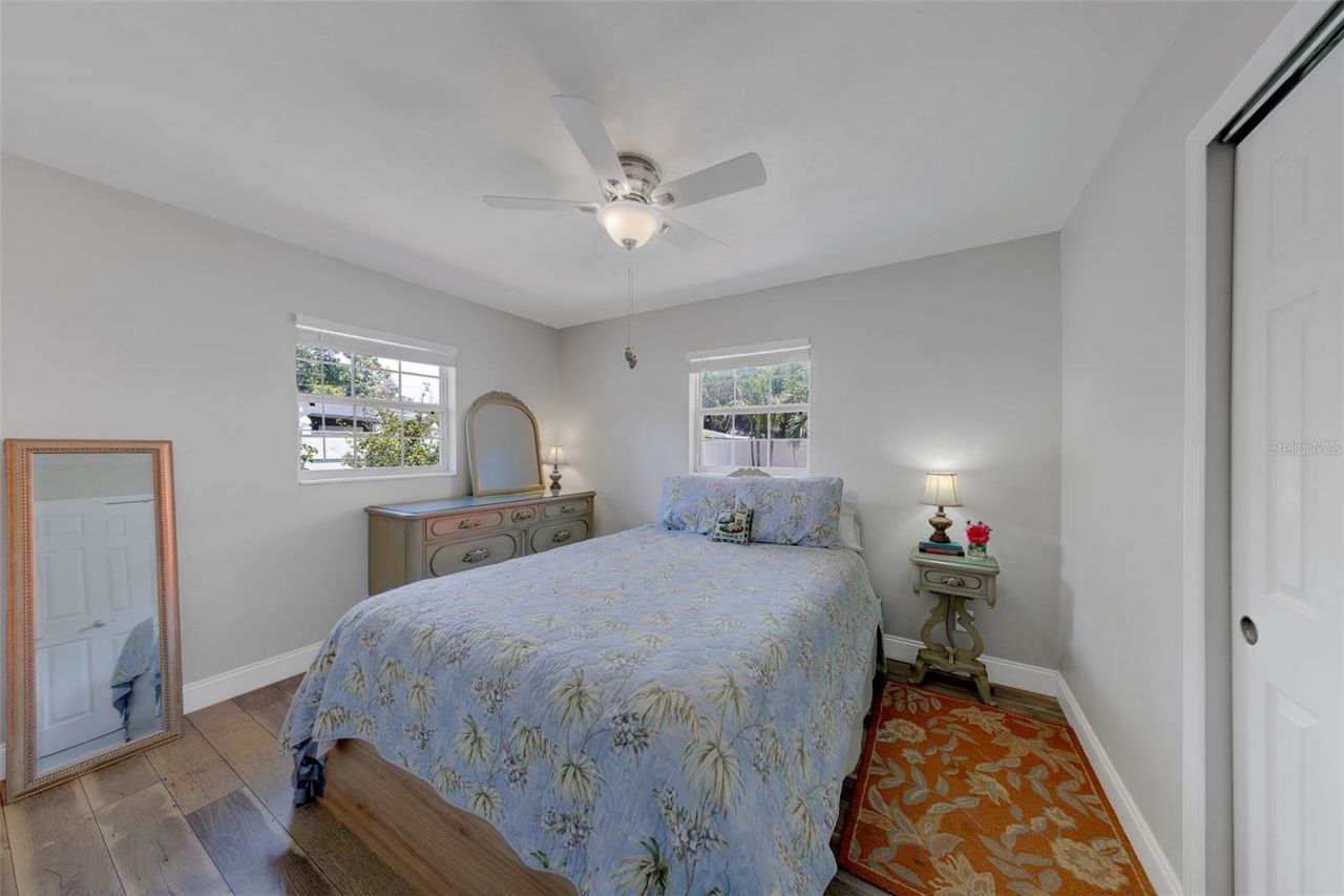 512 61st Street S, Saint Petersburg, FL 33707 Photo