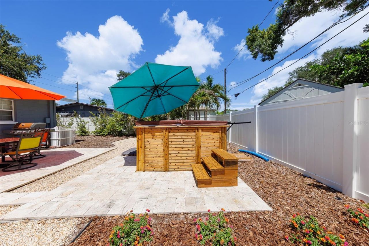 512 61st Street S, Saint Petersburg, FL 33707 Photo