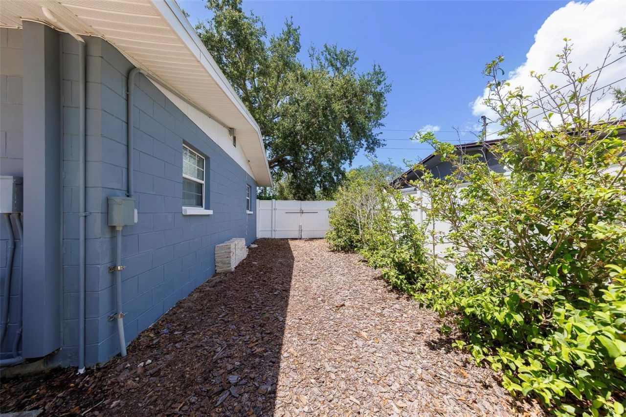 512 61st Street S, Saint Petersburg, FL 33707 Photo
