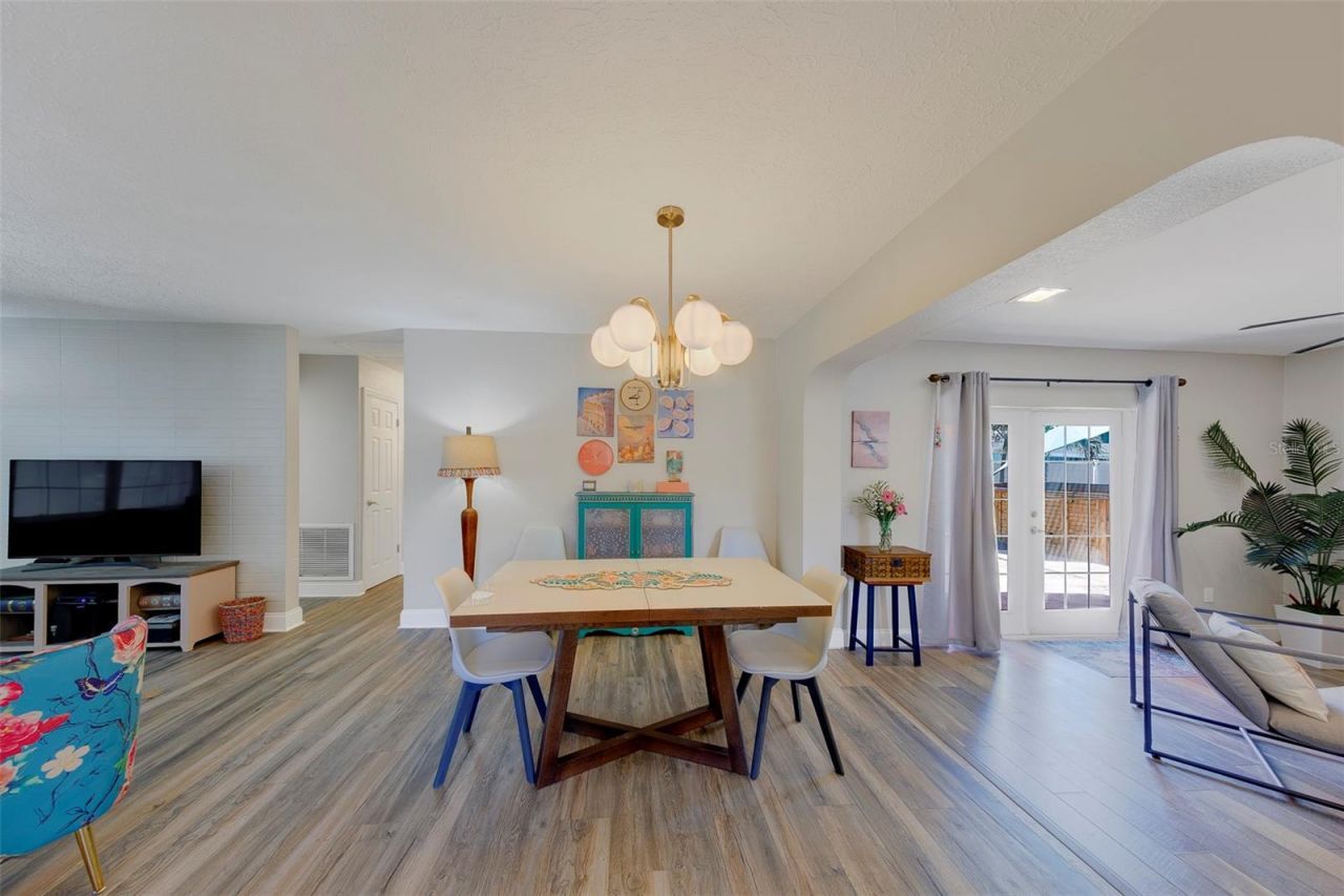 512 61st Street S, Saint Petersburg, FL 33707 Photo