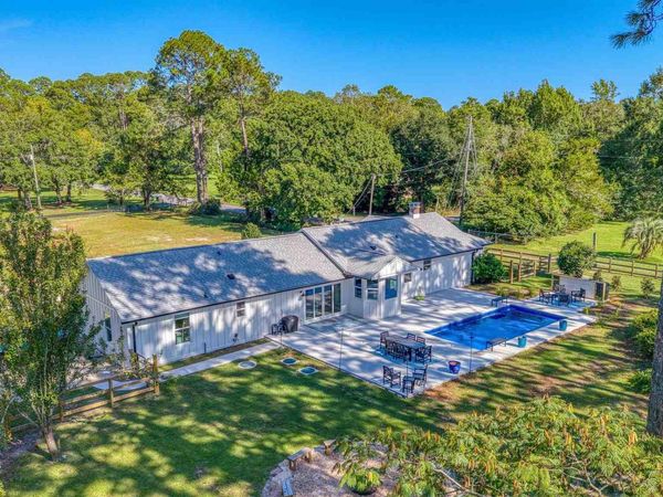 10220 N Loop Rd, Pensacola, FL 32507
