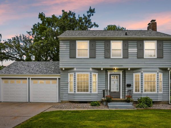 917 Holmes Street , Bettendorf, IA 52722