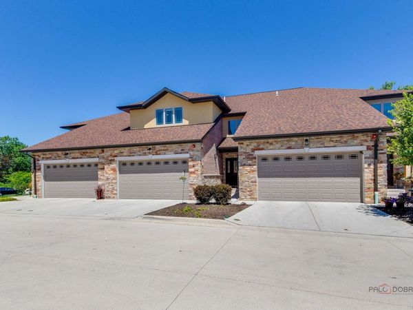 82 Prairie Court , Wheeling, IL 60090