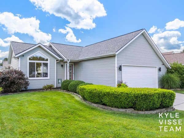 2916 Woodglen Street NW, Grand Rapids, MI 49504