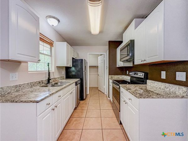 512 N Main Street , Nolanville, TX 76559