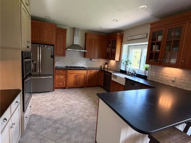 2976 Greenleaf Road , Akron, OH 44312 Photo 8