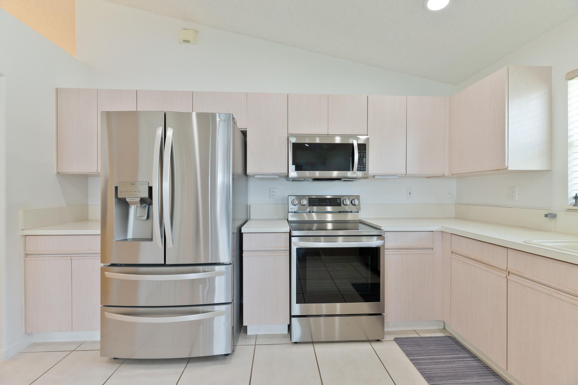19200 NW 24th Court, Pembroke Pines, FL 33029 Photo