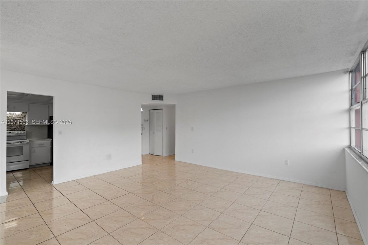 1301 NE Miami Gardens Dr , Unit 1025W, Miami, FL 33179 Photo