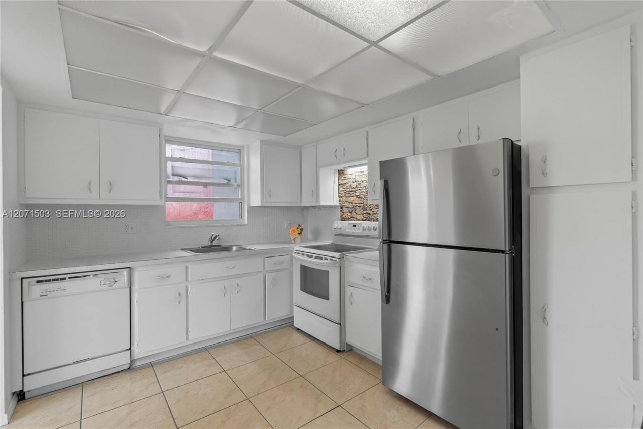 1301 NE Miami Gardens Dr , Unit 1025W, Miami, FL 33179 Photo