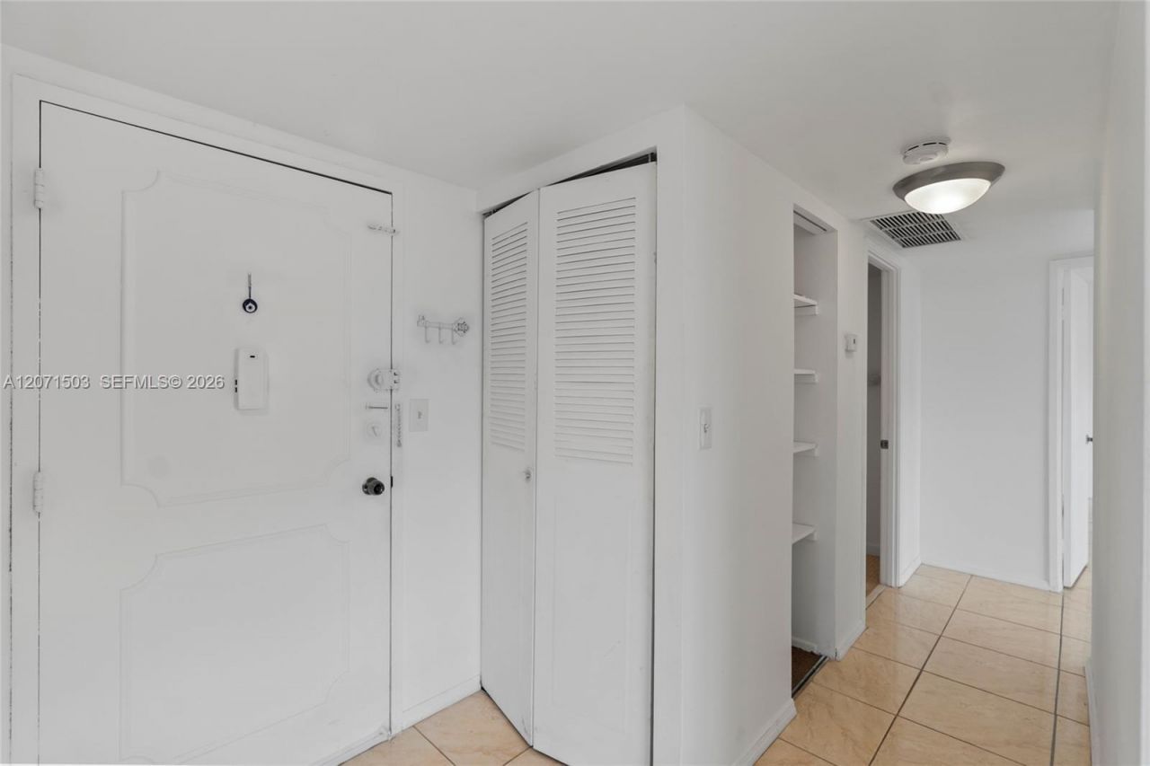 1301 NE Miami Gardens Dr , Unit 1025W, Miami, FL 33179 Photo