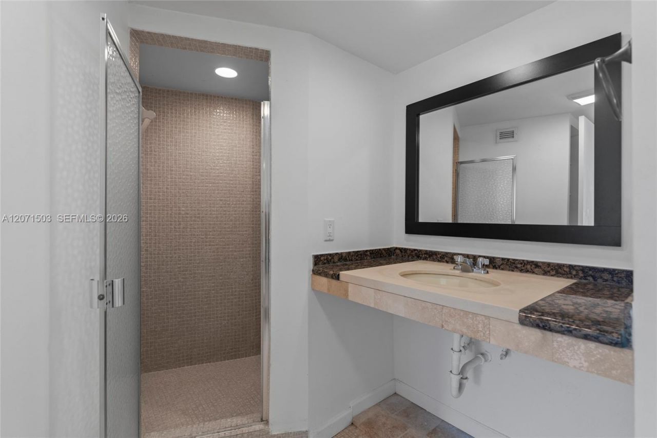 1301 NE Miami Gardens Dr , Unit 1025W, Miami, FL 33179 Photo
