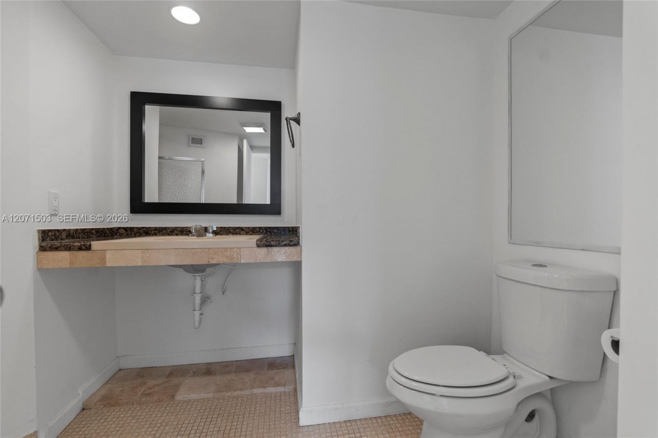 1301 NE Miami Gardens Dr , Unit 1025W, Miami, FL 33179 Photo