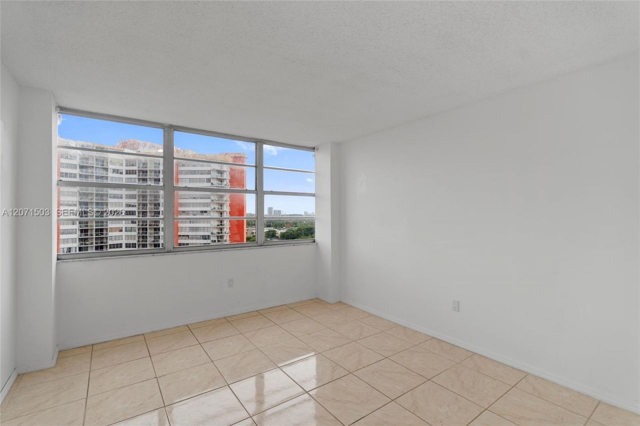 1301 NE Miami Gardens Dr , Unit 1025W, Miami, FL 33179 Photo