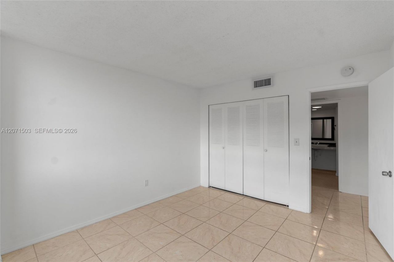 1301 NE Miami Gardens Dr , Unit 1025W, Miami, FL 33179 Photo