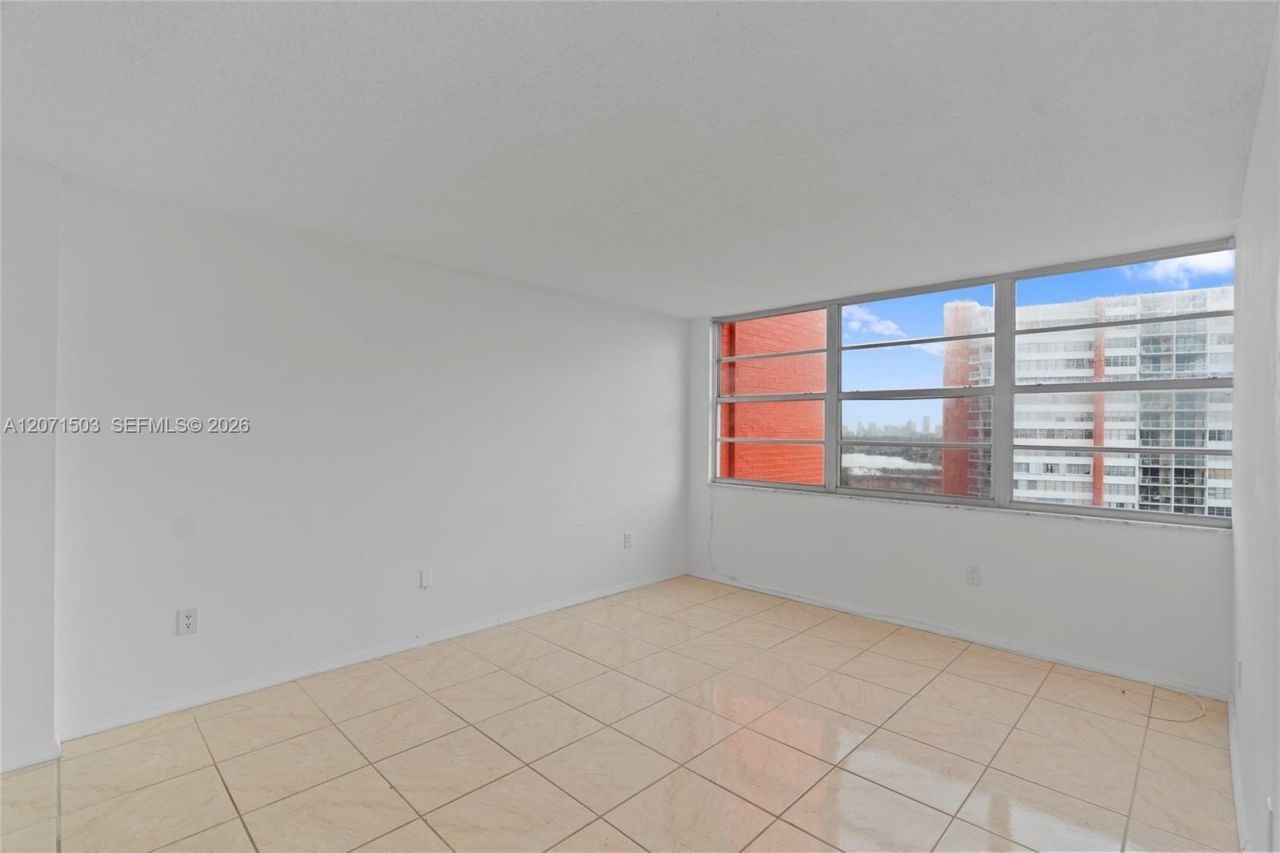 1301 NE Miami Gardens Dr , Unit 1025W, Miami, FL 33179 Photo