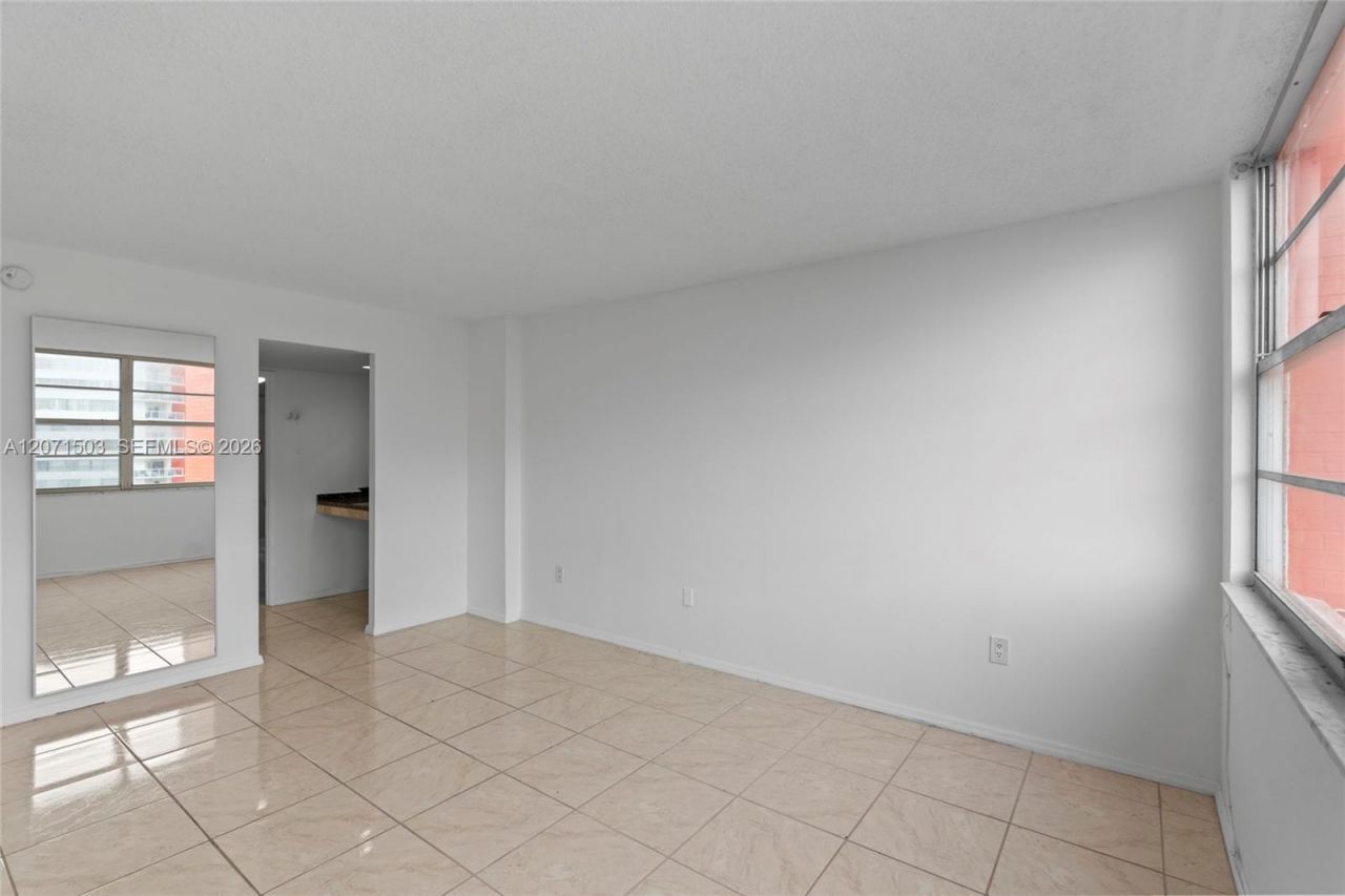 1301 NE Miami Gardens Dr , Unit 1025W, Miami, FL 33179 Photo