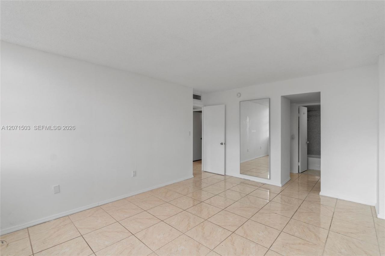 1301 NE Miami Gardens Dr , Unit 1025W, Miami, FL 33179 Photo
