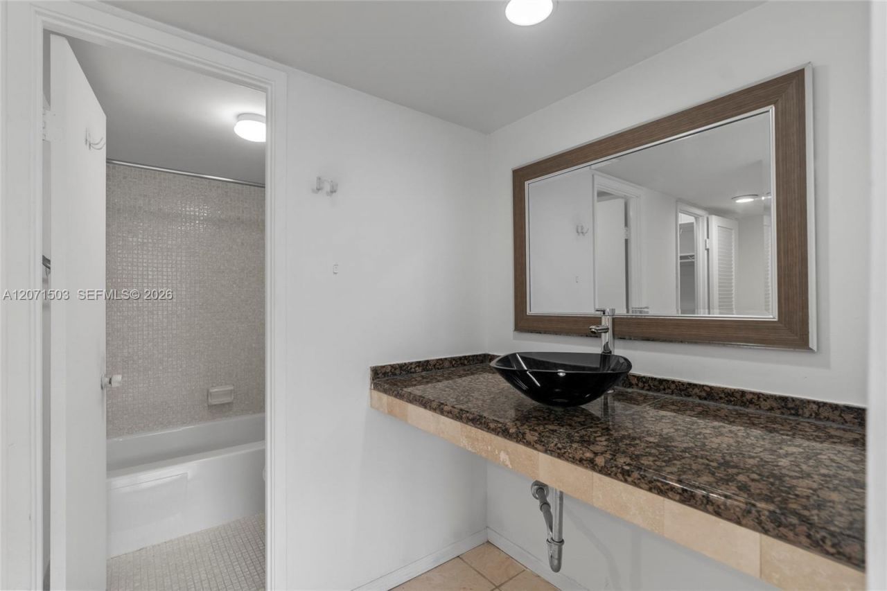 1301 NE Miami Gardens Dr , Unit 1025W, Miami, FL 33179 Photo