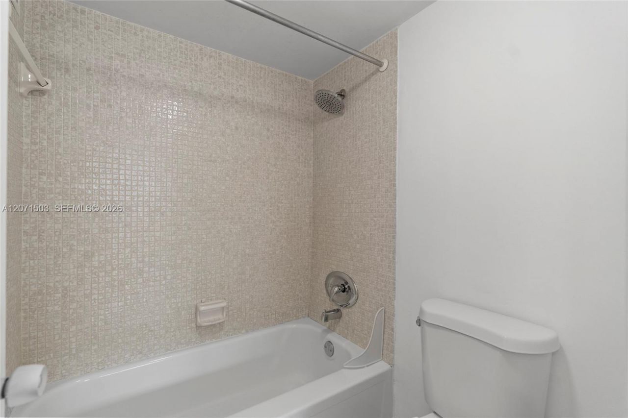 1301 NE Miami Gardens Dr , Unit 1025W, Miami, FL 33179 Photo