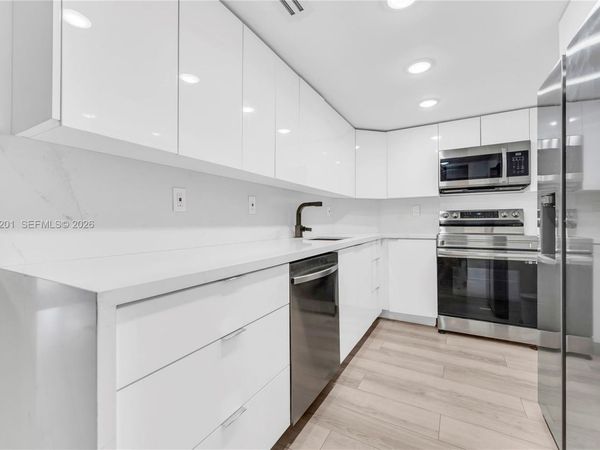 300 Bayview Dr , Unit 214, Sunny Isles Beach, FL 33160