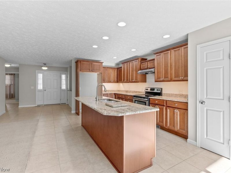 995 Flanders Drive, Wadsworth, OH 44281 Photo 10