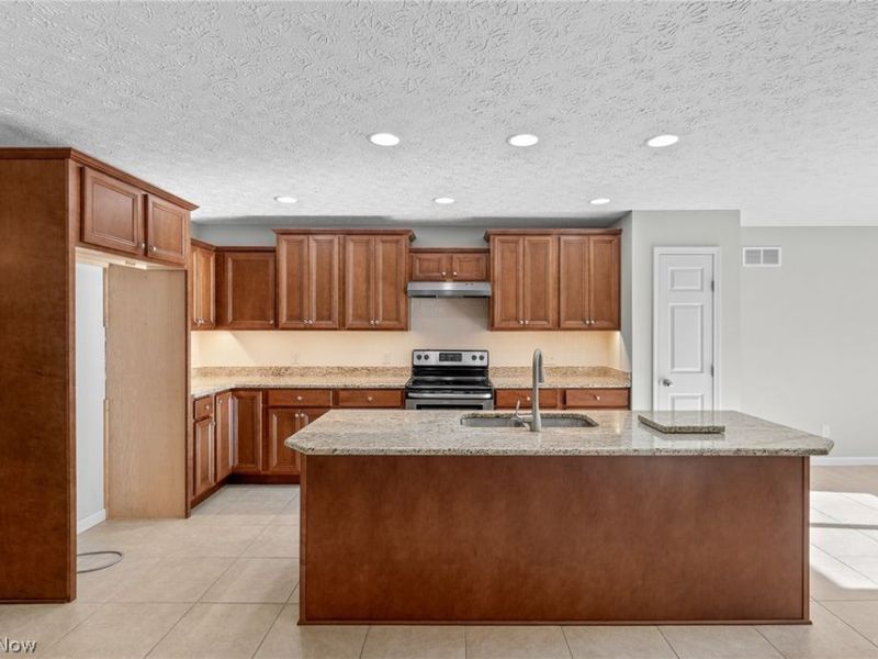 995 Flanders Drive, Wadsworth, OH 44281 Photo 11