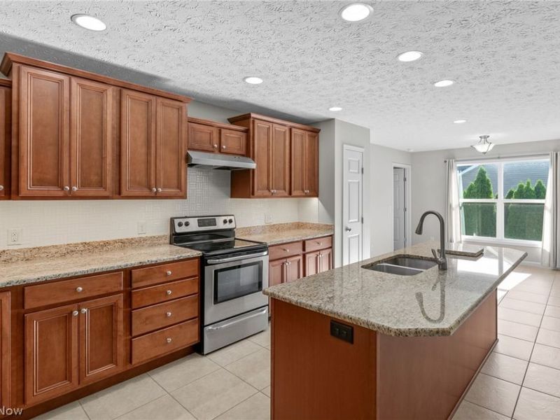 995 Flanders Drive, Wadsworth, OH 44281 Photo 12