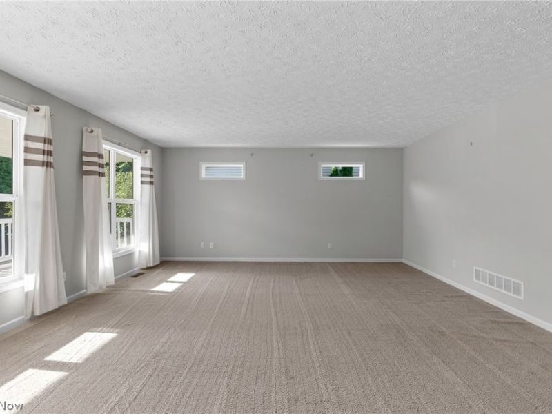995 Flanders Drive, Wadsworth, OH 44281 Photo 6