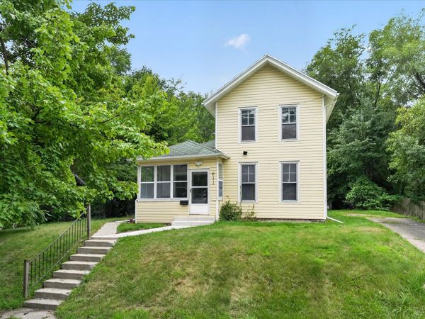 611 Oakhill Avenue, Jackson, MI 49201