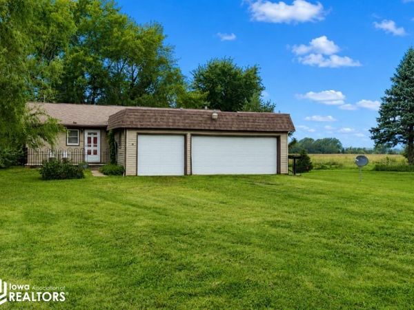 1955 Vine Avenue, Marshalltown, IA 50158