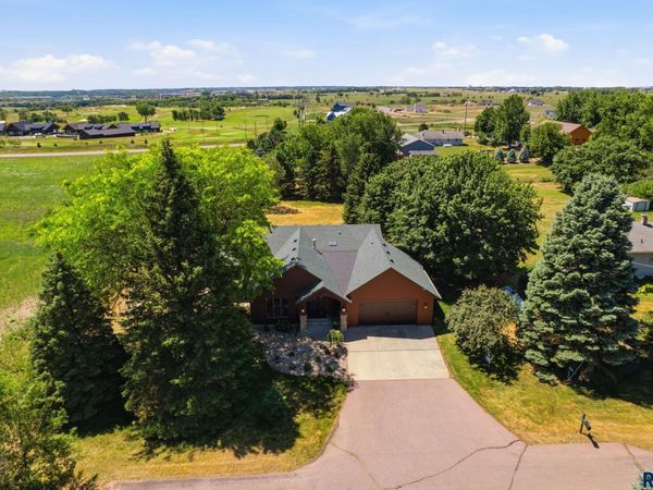 47649 Surrell St, Sioux Falls, SD 57104