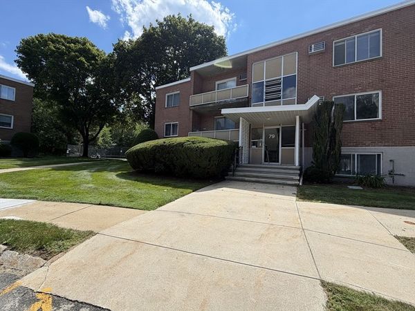 79 Lionel Ave, Unit F, Waltham, MA 02452