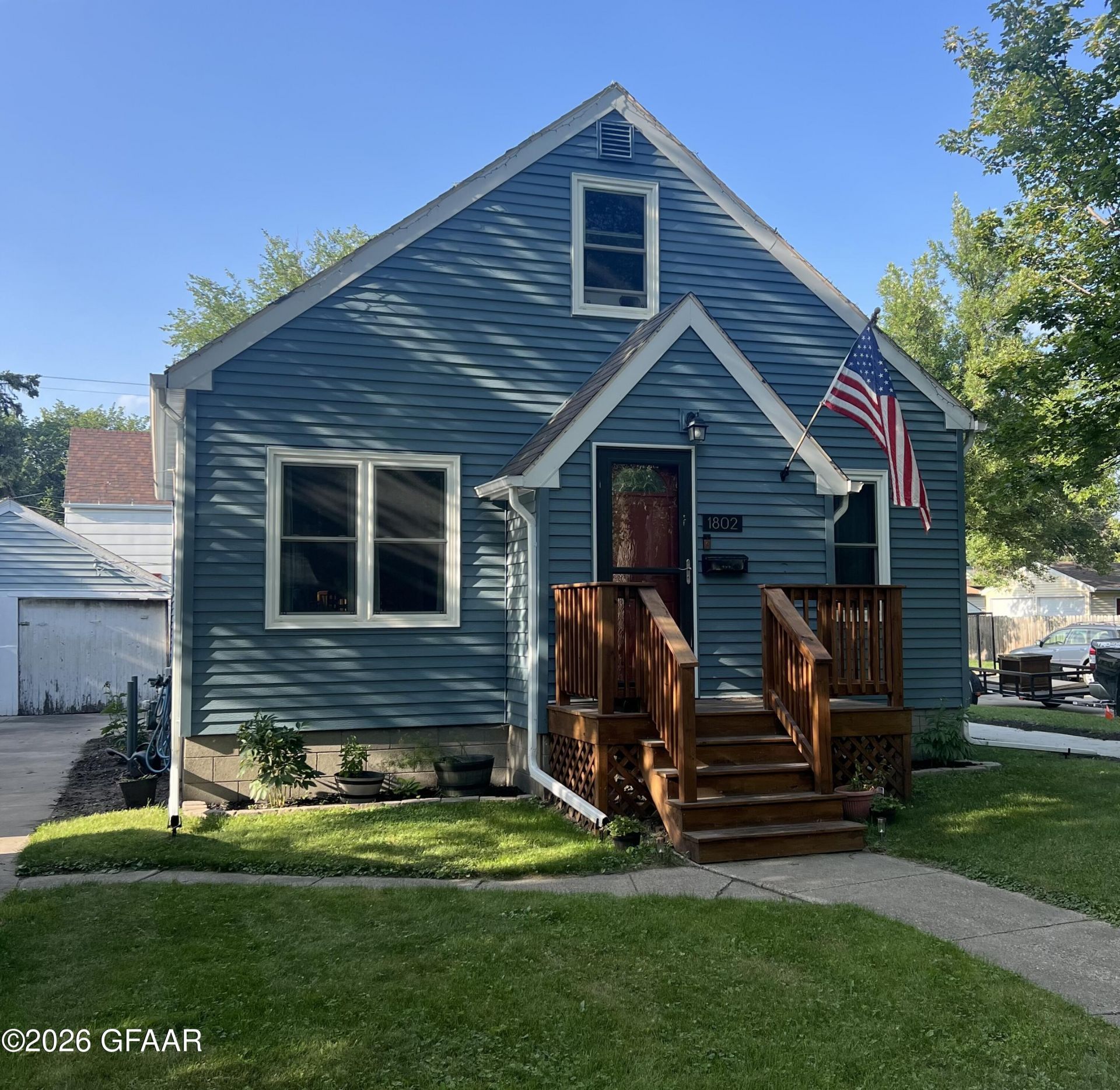 1802 4th Avenue N, Grand Forks, ND 58203 Main Photo