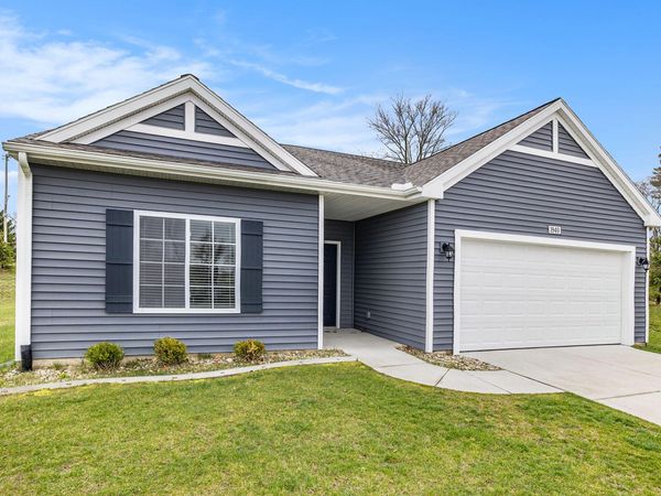 945 Ridgetop Circle, Kalamazoo, MI 49009