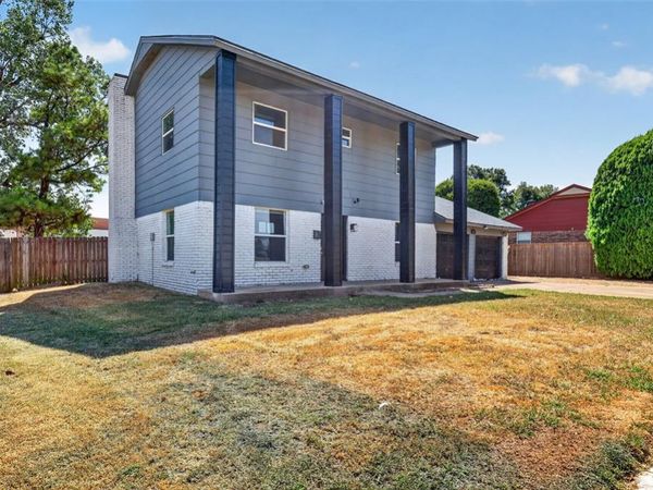 904 NE 4th Street, Moore, OK 73160