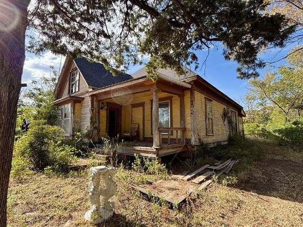 200 W Mountain Avenue, Granite, OK 73547