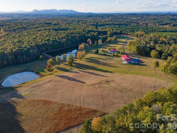 1260A Beaver Island Trail Road, Walnut Cove, NC 27052