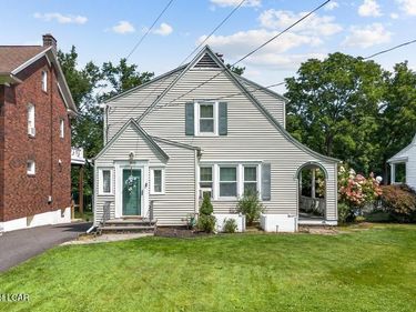 405 N Pioneer Avenue, Dallas, PA 18612
