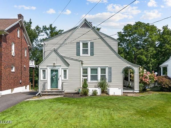 405 N Pioneer Avenue, Dallas, PA 18612