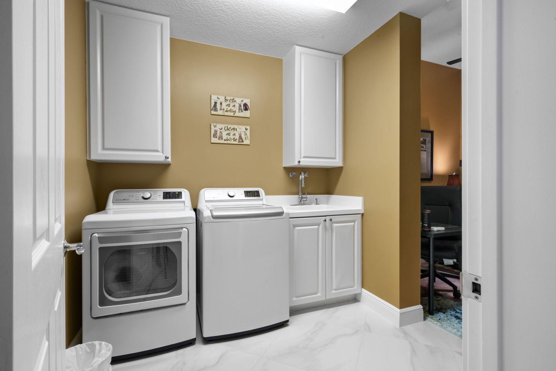 8 Harbour Isle Drive E, Unit PH05, Fort Pierce, FL 34949 Photo