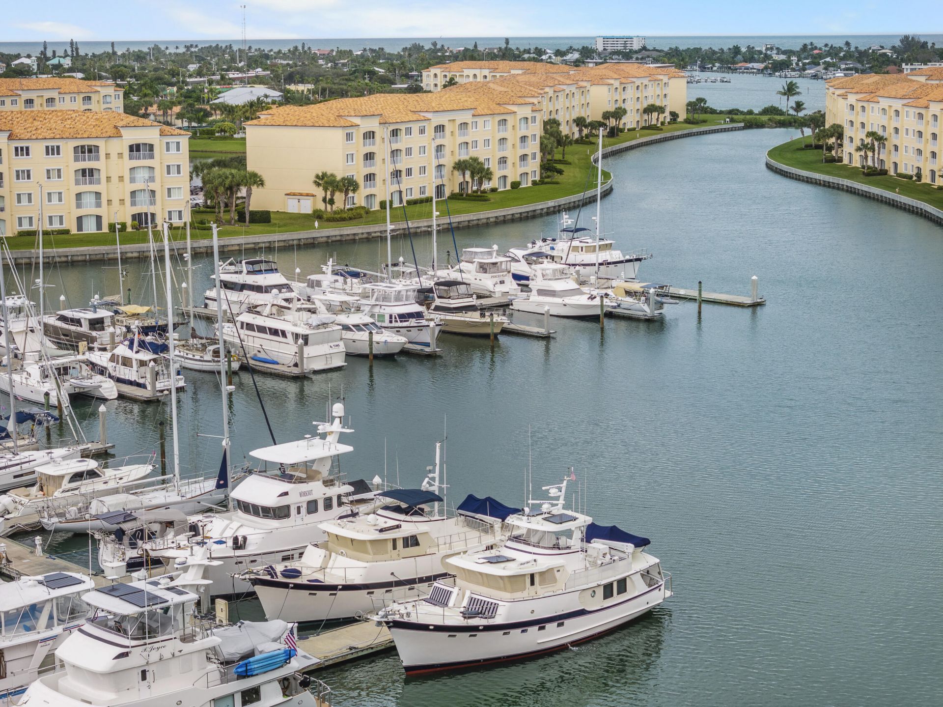 8 Harbour Isle Drive E, Unit PH05, Fort Pierce, FL 34949 Photo