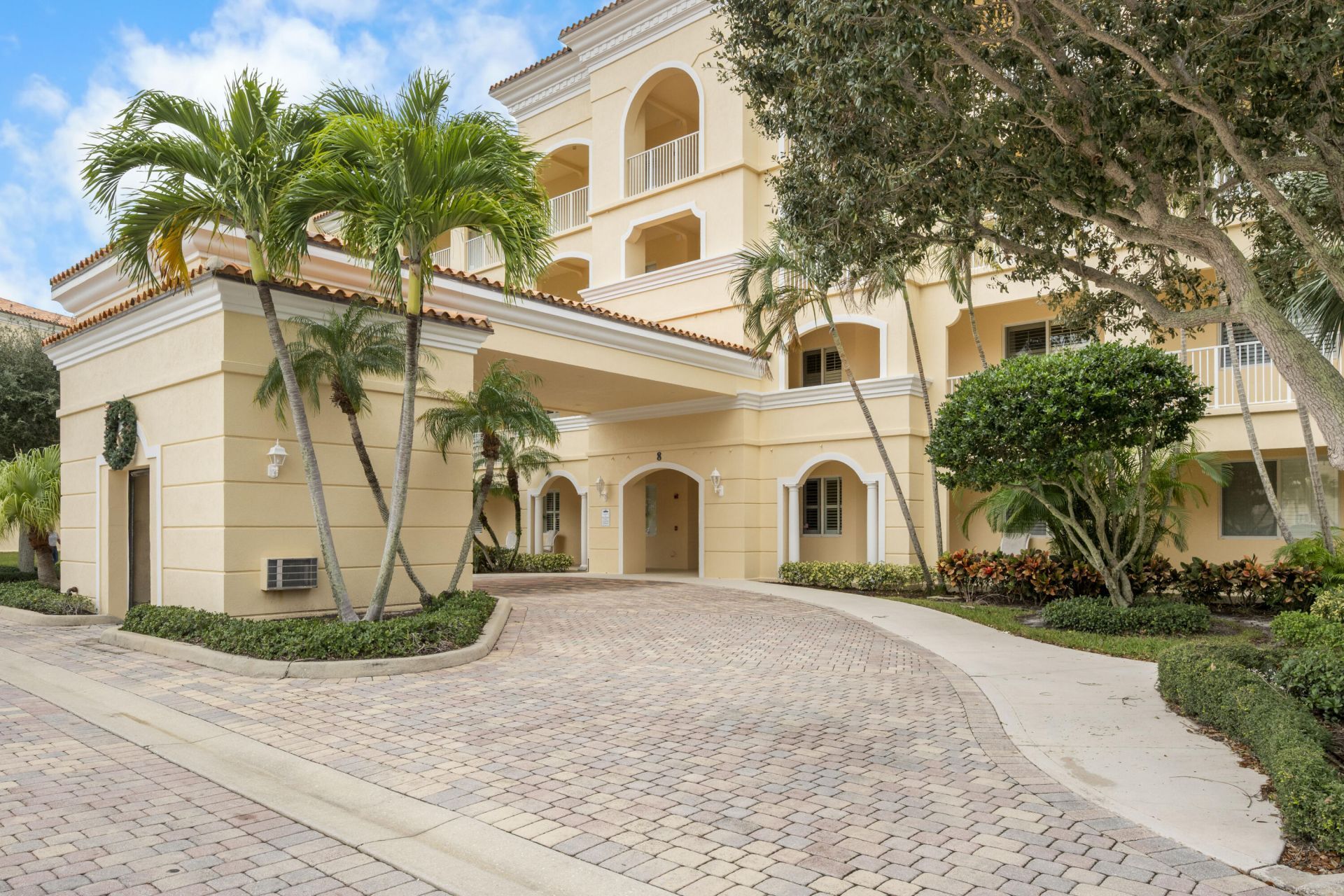 8 Harbour Isle Drive E, Unit PH05, Fort Pierce, FL 34949 Photo