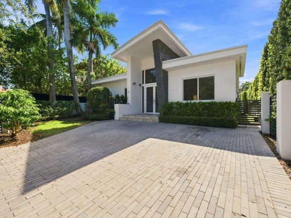 121 S GORDON Road, Fort Lauderdale, FL 33301