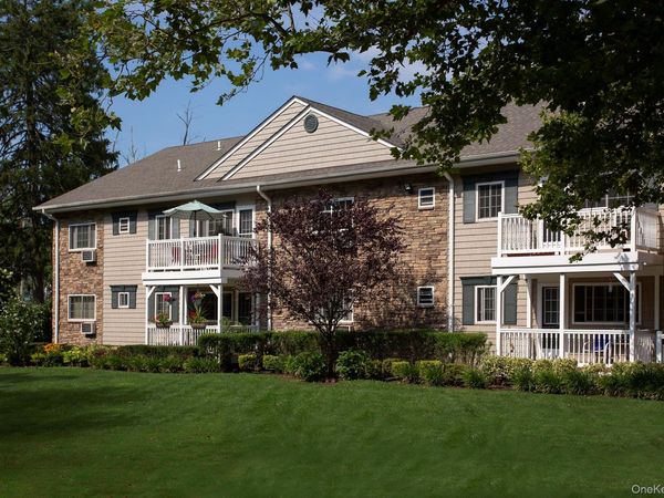 666 Veterans Highway , Unit 2-2F, Hauppauge, NY 11788