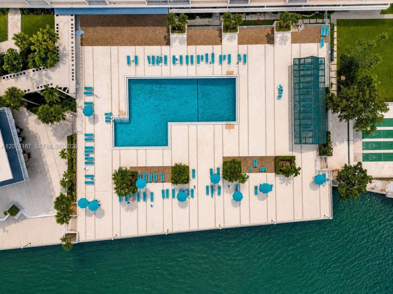 300 Bayview Dr , Unit 807, Sunny Isles Beach, FL 33160 Photo