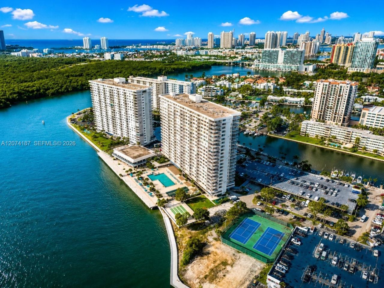 300 Bayview Dr , Unit 807, Sunny Isles Beach, FL 33160 Photo
