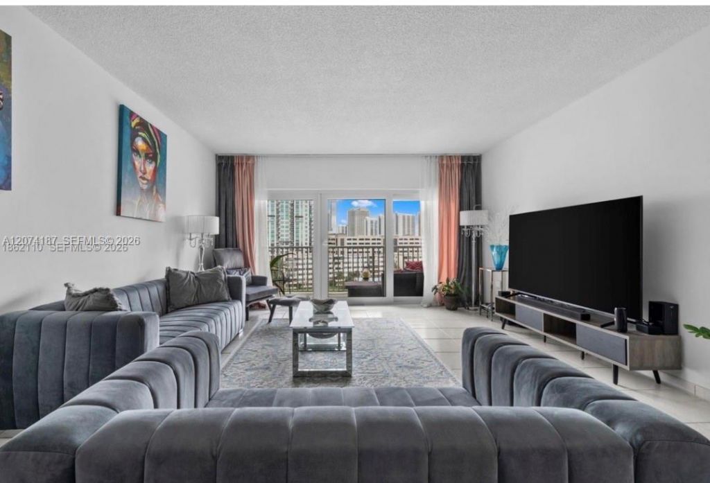 300 Bayview Dr , Unit 807, Sunny Isles Beach, FL 33160 Photo