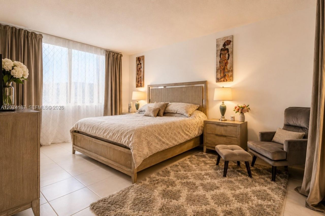 300 Bayview Dr , Unit 807, Sunny Isles Beach, FL 33160 Photo