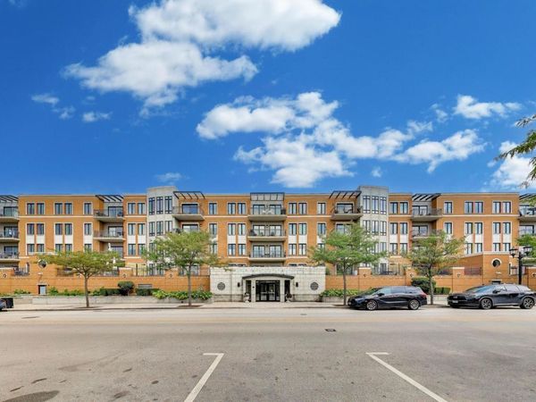135 S YORK Street , Unit 520, Elmhurst, IL 60126